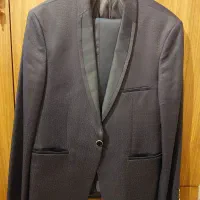 کت و شلوار یکبار پوشیده شده