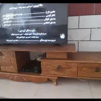 میز تلویزیون و ساعت