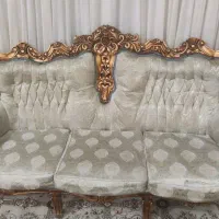 مبل ۹ نفره شیک چوب گردو با میز زیبا و بادوام