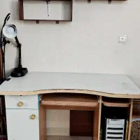 میزتحریر و کامپیوتر