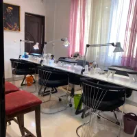 استخدام دستیار ناخن و اجاره لاین در سالن ناخن