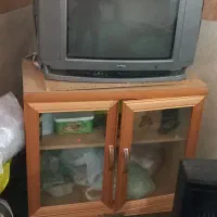 تلوزیون ۲۱ اینج سالم همراه میز گیرنده