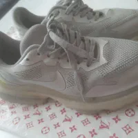 کفش اسپرت|کیف، کفش، کمربند|پرند, فاز ۶|دیوار