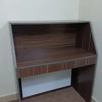 میز کار و کامپیوتر