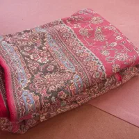 یک عدد فرش  کارکرده سالم