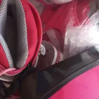 کفش اسکیت به همراه کلاه و تمام لوازم اش