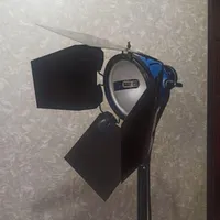 2 عدد پروژکتور عکاسی و فیلمبرداری