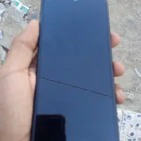 گوشی تمیز فقط برچسب عقبش شکسته کارتون دار