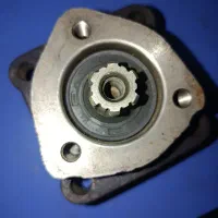 تعدادی لوازم ماشین سنگین