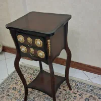 میز کنار سالنی