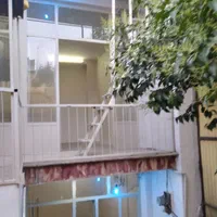 حیاط در بستی دو طبقه