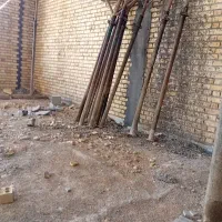 کارگر و نگهبان ساختمان هستم