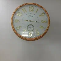 ساعت دیواری شیک و تمیز