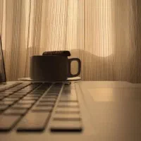 کارآموز تولید محتوا همراه با آموزش