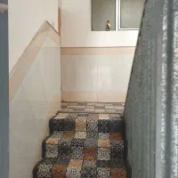 ساختمان سه طبقه دربست