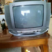 تلوزیون ۱۴ اینچ سامسونگ و ساعت دیواری