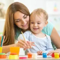 پرستار خانم برای کودک ۸ساله پسر