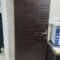 صندلی و در