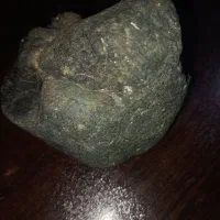 شهاب سنگ که دورن سنگ تیکهایی فلز|جواهرات|اندیشه, اندیشه فاز ۱|دیوار