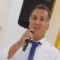 خواننده هستم.