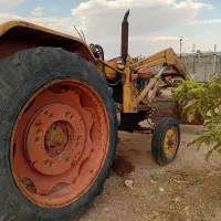 تراکتور به همراه تریلی و بیل