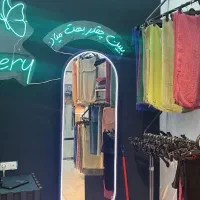 دکور فروشگاهی مخصوص شال و روسری و پوشاک