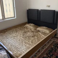 تخت دو نفره همراه با پاتختی