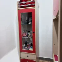 تخت دو طبقه و ویترین