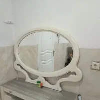 اینه و میز تلوزیون