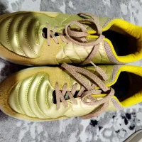 کفش سالنی فوتسال