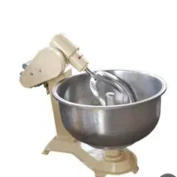 چند تیکه لوازم قنادی یا نانوایی