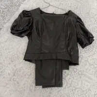 نیمتنه و شلوار چرم نونوه|لباس|تربتحیدریه, ده پائین|دیوار