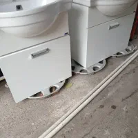 دوتا روشویی دوتا آینه  دوتا کابینت روشویی