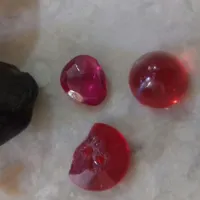 چند سنگ قدیمی و زیبا یاقوت و سلیمانی|جواهرات|اصفهان, ارغوانیه|دیوار