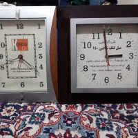 دو عدد ساعت دیواری