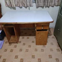 میز کامپیوتر محکم و بادوام ضدخش نیاز به تعمیر جزیی|میز تحریر و کامپیوتر|زاهدان, |دیوار