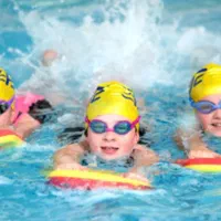 آموزش شنا مخصوص خانم های عزیز و کودکان