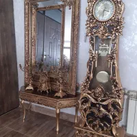 آینه کنسول و ساعت ایستاده