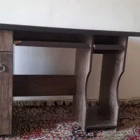 میز کامپیوتر در حد نو