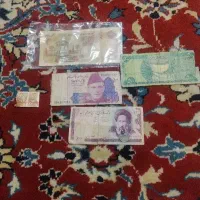 تعدادی اسکناس