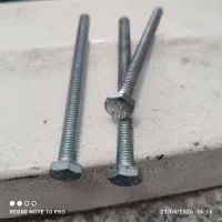 تعدادی پیچ و مهره