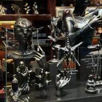 فروش مجسمه های ویترین طلا و نقره به علت جمع آوری|مجسمه، تندیس، ماکت|فردیس, نسترن غربی|دیوار