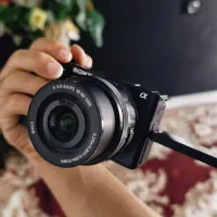 دوربین سونی مدل ZV-E10 با لنز ۱۶-۵۰ میلی‌متر