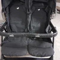 کالسکه دوقلو.