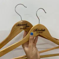 ساخت و حک عبارت دلخواه شما بر روی چوب لباسی فانتزی|صنایع دستی و سایر لوازم تزئینی|قم, کلهری|دیوار