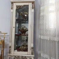 میز تلویزیون، گنجه، ساعت