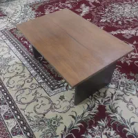 میز تحریر مطالعه نشسته