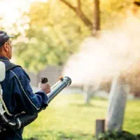 سم پاشی باغ و کشاورزی ومنازل