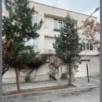 کلنگی ۱۵۰ متری/بر ۸/بقل دارد/تاپ لوکیشن