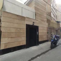 حیاط ۴۲ متری